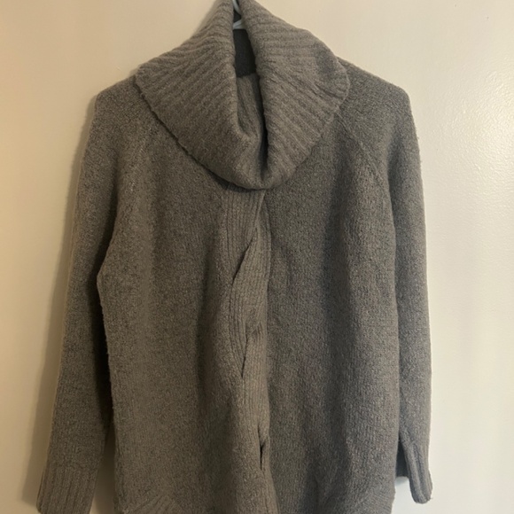 Chunky Knit Turtleneck Sweater - Picture 3 of 4